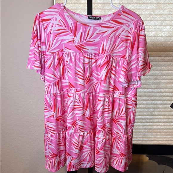 HEIMISH USA Tops - HEIMISH USA Vibrant Pink Leaf Pattern Blouse